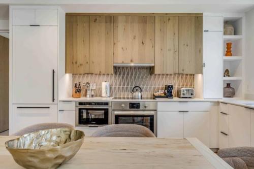 Two-Bedroom Apartment with Mountain View image 7