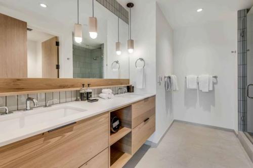 Two-Bedroom Apartment with Mountain View image 6
