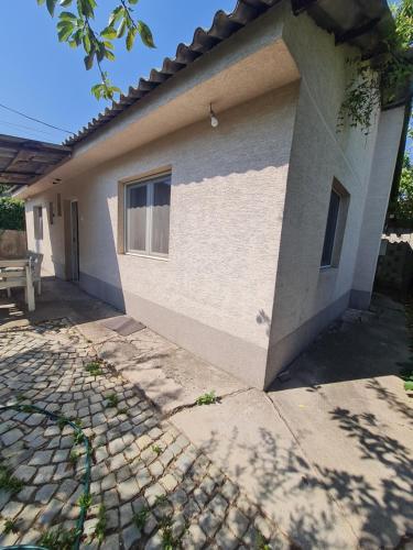 DM Guest House in Sopishte