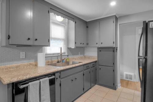 Family Friendly, Fenced Yard, Patio, L2 EV in Buffalo, USA