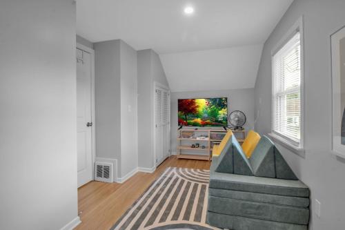 Family Friendly, Fenced Yard, Patio, L2 EV in Buffalo, USA