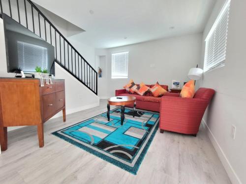 StaysPro - Hollywood Homes minutes to everything SPACIOUS AND FREE PARKING