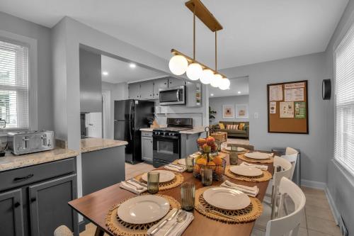 Family Friendly, Fenced Yard, Patio, L2 EV in Buffalo, USA