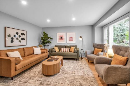 Family Friendly, Fenced Yard, Patio, L2 EV in Buffalo, USA