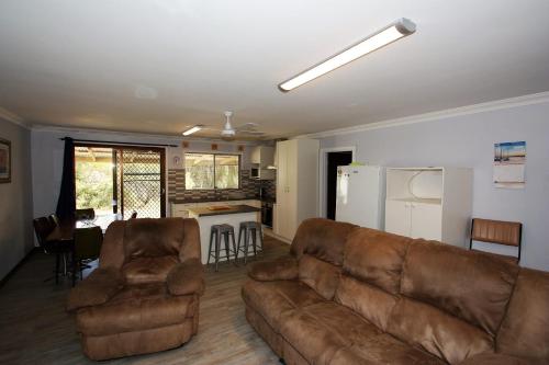 Létesítmények, Brooklands - Budget Beach Shack Style Accomodation in Guilderton