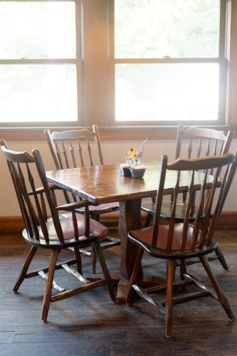 Brown County Inn - image 6