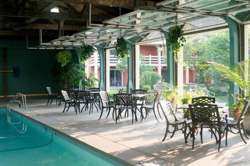 Зручності, Brown County Inn in Нашвілл