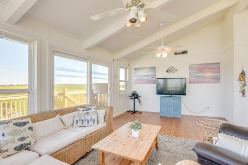 Crystal Beach Home with Large Deck and Bay Views! in Crystal Beach, USA