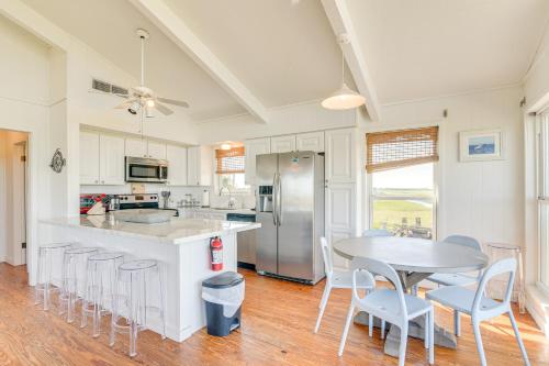 Crystal Beach Home with Large Deck and Bay Views! in Crystal Beach, USA