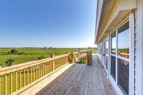 Crystal Beach Home with Large Deck and Bay Views! in Crystal Beach, USA