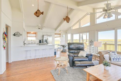 Crystal Beach Home with Large Deck and Bay Views! in Crystal Beach, USA