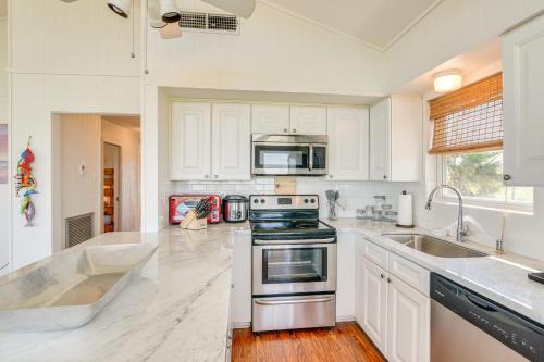 Crystal Beach Home with Large Deck and Bay Views! in Crystal Beach, USA
