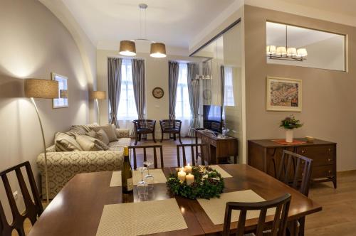 Igor and David Apartments, Praha