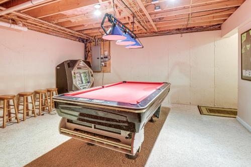 4-Season Lake House with Seasonal Hot Tub and Dock! - image 12