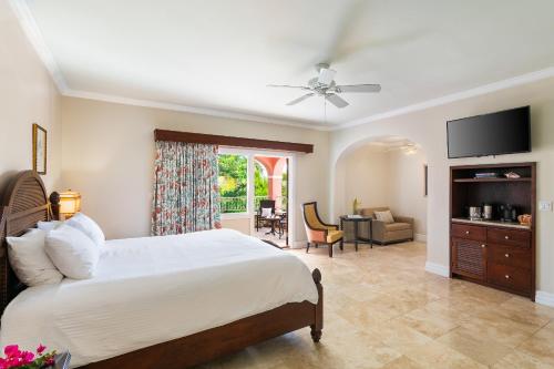 1 queen bed, 2 double beds