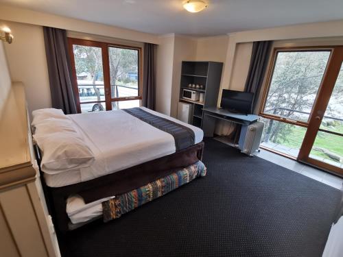 The River Inn Thredbo in เธรดโบวิลเลจ