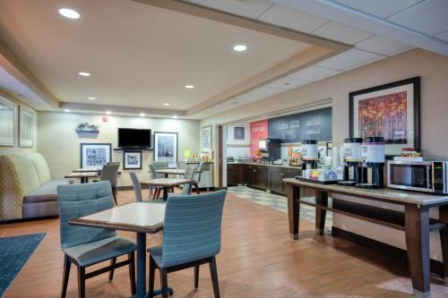 餐飲選擇, 希爾頓歡朋酒店 - 真斯維爾 (Hampton Inn Janesville) in 真斯維爾