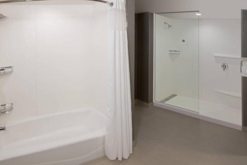 Courtyard by Marriott Burlington-Oakville, Burlington (Foto 10)