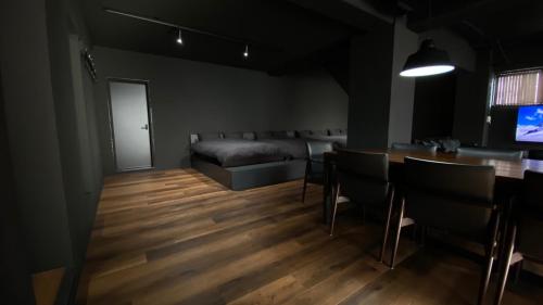 오키나와 본섬 Black Villa Naha 最大8名宿泊可 136平米 美栄橋駅 徒歩1分 国際通り 徒歩7分 4성급 싱글룸 레스토랑