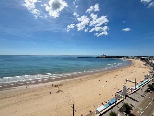 Appartement T2 avec balcon face mer - FR-1-197-132 - image 4