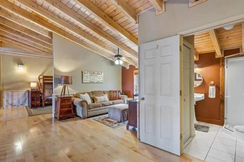 Luxe Big Canoe Lodge - Blue Ridge - Mountain Views in Aska, USA