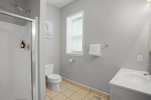 Spacious 3-Bedroom with King Bed & Prime Location