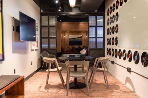 Moxy Nashville Downtown - image 14