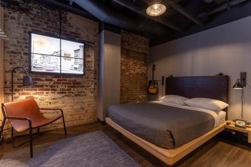 Queen Room with No Window