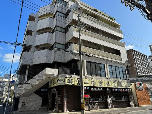 오키나와 본섬 Black Villa Naha 最大8名宿泊可 136平米 美栄橋駅 徒歩1分 国際通り 徒歩7分 4성급 싱글룸 외관