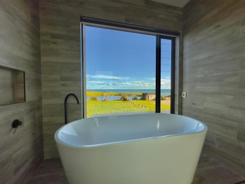 Luxury Absolute Ocean View Lodge in Patea