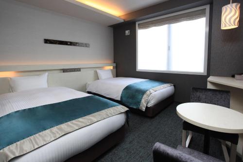 Deluxe Twin Room image 6