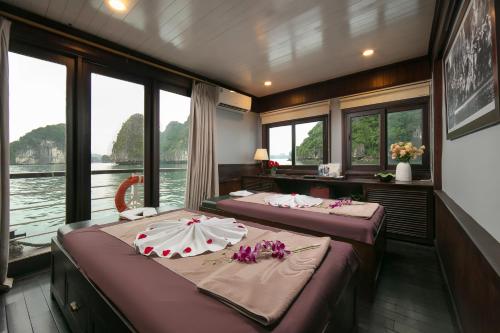 Mila Lux Cruises - image 4