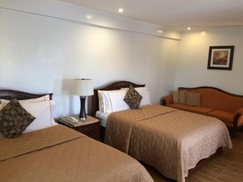 Deluxe Suite image 2