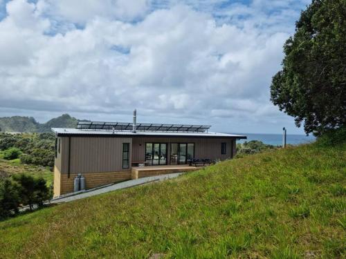 ทัศนียภาพภายนอกโรงแรม, XSPOT Medlands Beach House - Ocean views - Short stroll to the beach in เกาะเกรทแบร์ริเออร์