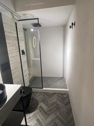 Deluxe Triple Room image 3