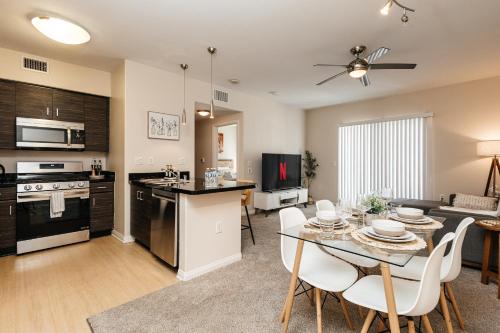Luxury One Bedroom minutes from The Grove, Los Angeles (fotografie 9)
