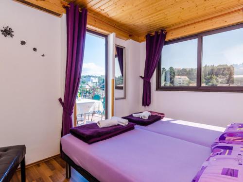 Apartments  Rooms Mihajica- Two Bedroom Apartment with Balcony and Sea View