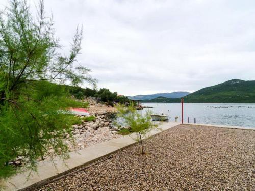 Skats, Apartments Eres Zuronja-One-Bedroom Apartment with Sea View 2 in Putnikovici