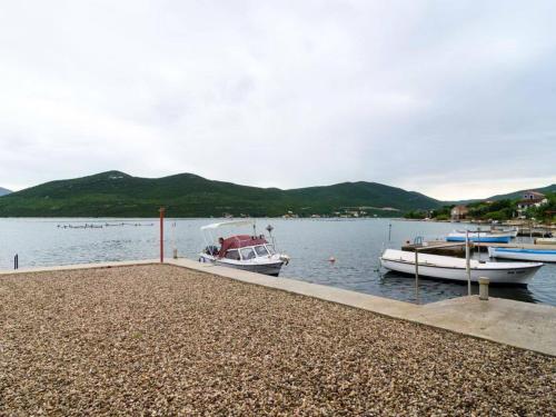 Skats, Apartments Eres Zuronja-One-Bedroom Apartment with Sea View 2 in Putnikovici