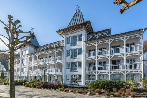 Seeschloss, App 03, direkt an der Strandpromenade, TOPLAGE in Binz, Deutschland