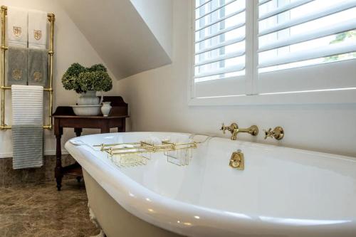 ห้องน้ำ, Ben Huon Manor, Robertson, Southern Highlands, NSW in โรเบอร์ทสัน