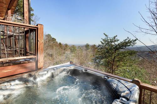 Cohutta Sunrise Miles of mountain views - Cozy homey decor in Blue Ridge, USA