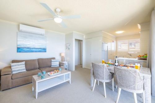 Shoal Towers, 6 -11 Shoal Bay Rd - Air Conditiong - Wifi - Stunning water views & perfect location