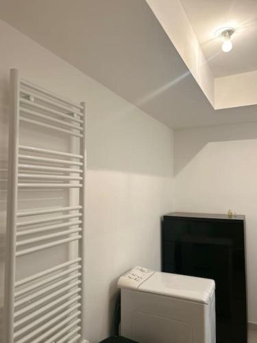 Studio équipé, gare à 3km entre Versailles et SQY (Studio equipe, gare a 3km entre Versailles et SQY) in กียองคูร์ท