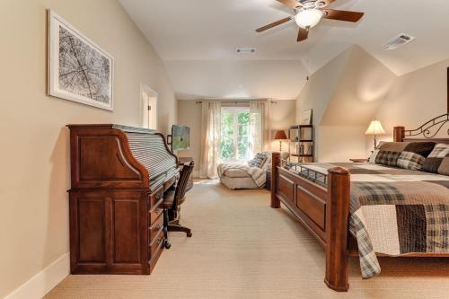 Stars Align Cottage - Relaxing Hot Tub Comfy Outdoor Seating More - image 10