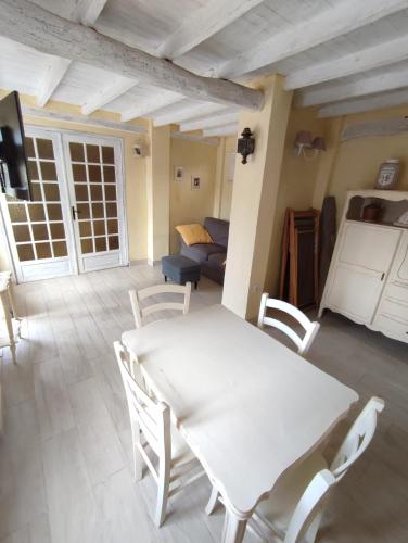 Létesítmények, La Bastide de Claude in La Roquette-sur-Siagne