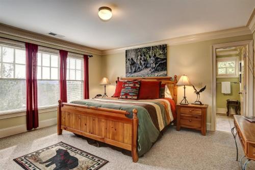 Sunrise Ridge - Read Fireside Lounge on the Screened Deck