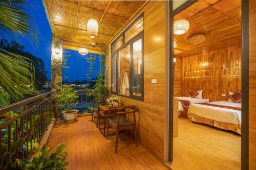 room detail thumbnail 1