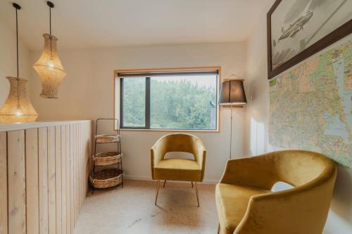 Ocean Views at Rapanui Lodge- 4BR Gem with Parking in Mount Pleasant