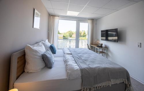 2 bedrooms, 4 beds